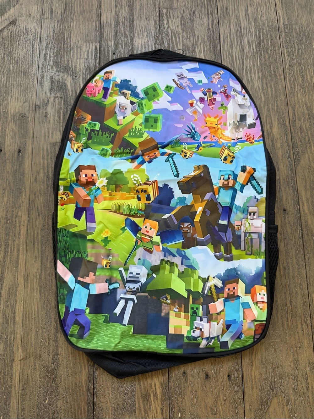 Mine craft Backpack 3pc set
Includes- Backpack, Lunch bag and pencil bag
New
